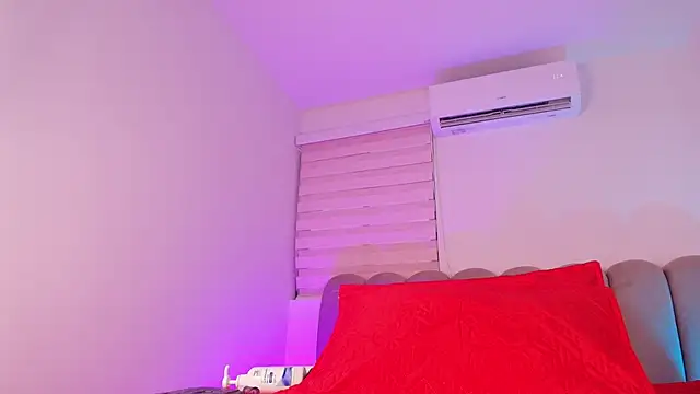 Snapshot of jones_maddy_ chatting on November 2025 12:04:02 PM jones maddy online show from November 2025 12:04:02 PM