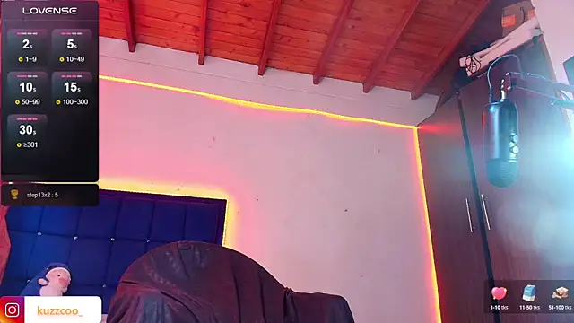 kuzzcoo online show from February 2025 07:48:02 PM