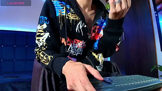 kuzzcoo online show from September 2025 01:05:02 PM