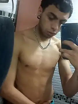 Snapshot of Mollly_n_david chatting on November 2025 02:43:01 AM Mollly n david online show from November 2025 02:43:01 AM