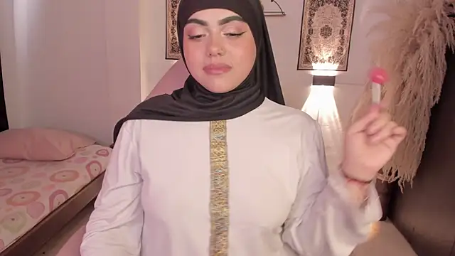 shayla 18 online show from April 2026 07:59:01 PM