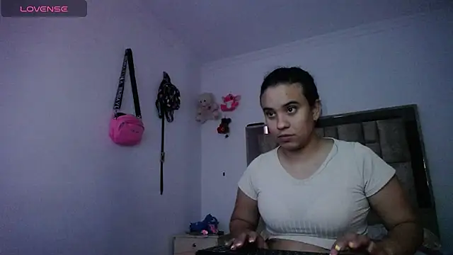 Snapshot of tiffany__pink chatting on November 2025 09:47:02 PM tiffany pink online show from November 2025 09:47:02 PM