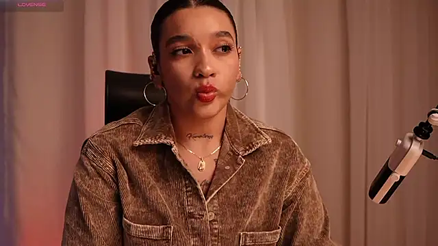 HannahW  online show from February 2026 10:19:01 PM