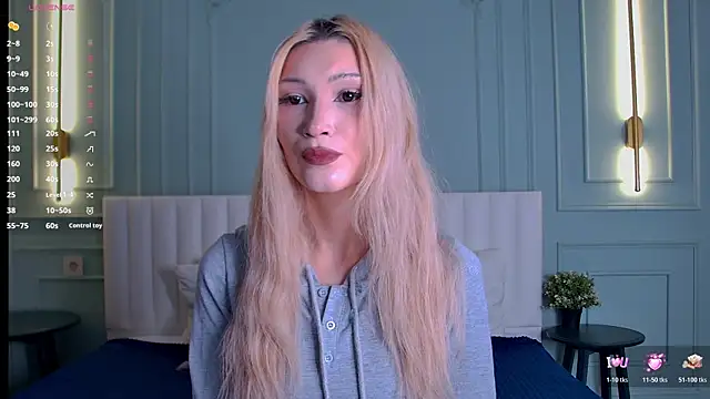 Snapshot of CarolReeves chatting on November 2025 06:24:02 AM CarolReeves online show from November 2025 06:24:02 AM