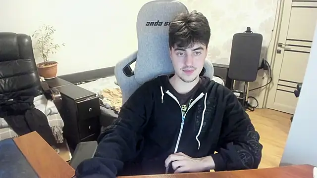 Snapshot of Knuckles17 chatting on November 2025 01:08:02 AM Knuckles17 online show from November 2025 01:08:02 AM