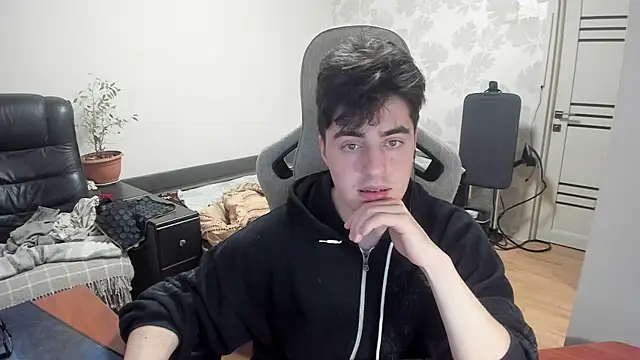 Snapshot of Knuckles17 chatting on December 2025 01:58:01 AM Knuckles17 online show from December 2025 01:58:01 AM