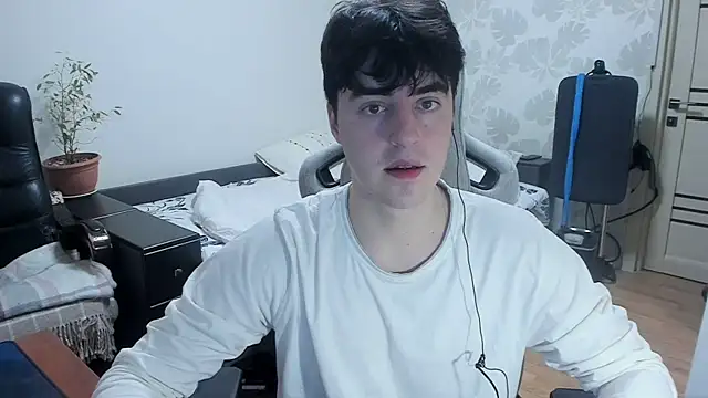 Snapshot of Knuckles17 chatting on December 2025 12:51:02 AM Knuckles17 online show from December 2025 12:51:02 AM