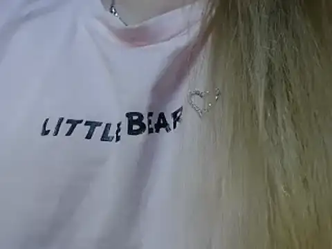 Snapshot of 69liamilk69 chatting on December 2024 06:21:01 AM 69liamilk69 online show from December 2024 06:21:01 AM