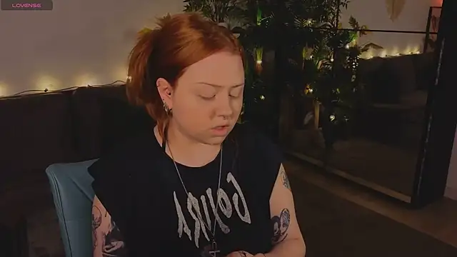 bitchofsun  online show from May 2026 02:25:01 PM
