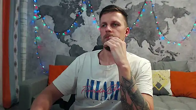 Snapshot of VikingChrisss chatting on December 2024 10:06:02 AM VikingChrisss online show from December 2024 10:06:02 AM