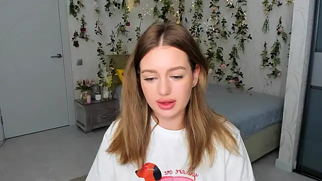 MiracleCurly online show from October 2025 01:04:02 AM