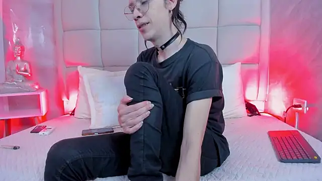 Hecatee 77 online show from December 2025 07:44:01 PM