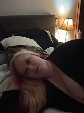 Snapshot of Cumslutsnowbunnie69 chatting on October 2025 04:02:01 AM Cumslutsnowbunnie69 online show from October 2025 04:02:01 AM