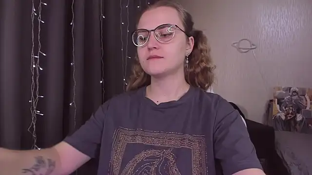 Snapshot of MissBrightShine chatting on October 2025 10:16:02 AM MissBrightShine online show from October 2025 10:16:02 AM