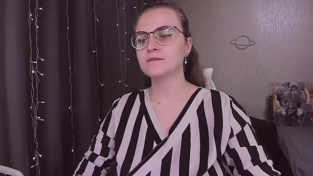 Snapshot of MissBrightShine chatting on November 2025 09:55:02 AM MissBrightShine online show from November 2025 09:55:02 AM