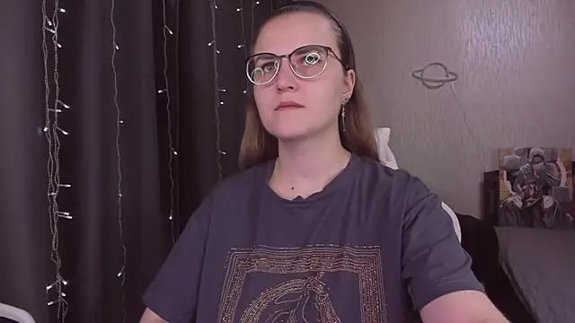 Snapshot of MissBrightShine chatting on November 2025 11:10:01 AM MissBrightShine online show from November 2025 11:10:01 AM