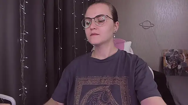 Snapshot of MissBrightShine chatting on November 2025 10:48:02 AM MissBrightShine online show from November 2025 10:48:02 AM