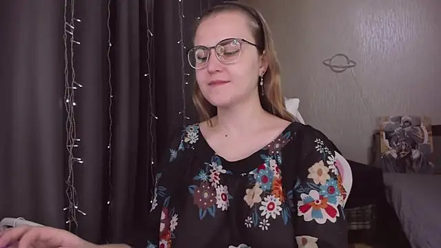 Snapshot of MissBrightShine chatting on November 2025 10:47:02 AM MissBrightShine online show from November 2025 10:47:02 AM