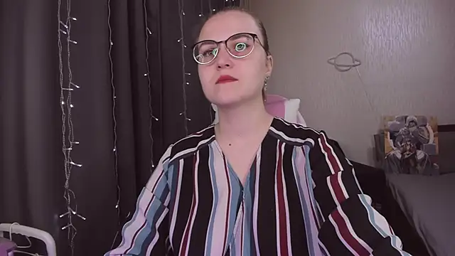 Snapshot of MissBrightShine chatting on November 2025 10:26:01 AM MissBrightShine online show from November 2025 10:26:01 AM