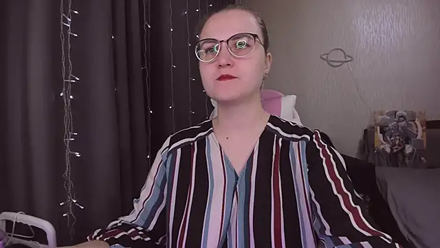 Snapshot of MissBrightShine chatting on November 2025 10:36:01 AM MissBrightShine online show from November 2025 10:36:01 AM