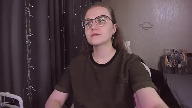 Snapshot of MissBrightShine chatting on November 2025 10:58:02 AM MissBrightShine online show from November 2025 10:58:02 AM