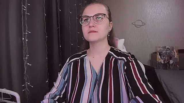 Snapshot of MissBrightShine chatting on November 2025 10:37:01 AM MissBrightShine online show from November 2025 10:37:01 AM