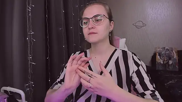 Snapshot of MissBrightShine chatting on November 2025 10:38:02 AM MissBrightShine online show from November 2025 10:38:02 AM