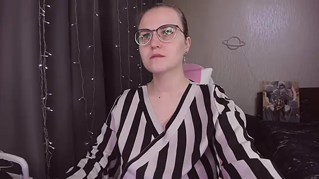 Snapshot of MissBrightShine chatting on November 2025 11:13:02 AM MissBrightShine online show from November 2025 11:13:02 AM