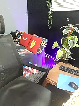 Rayansmith  online show from October 2025 11:32:02 AM