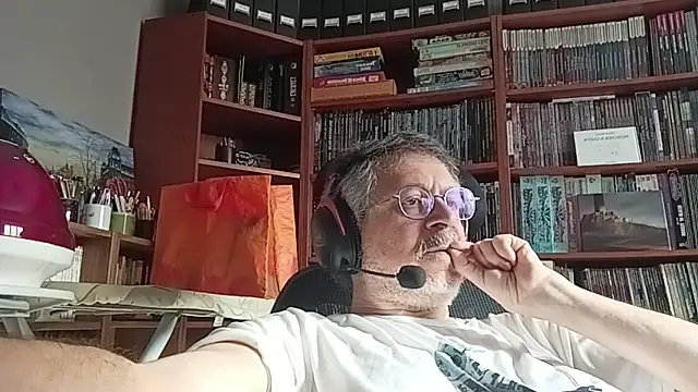 Snapshot of Mandra_is_a_whore chatting on October 2025 09:42:02 AM Mandra is a whore online show from October 2025 09:42:02 AM