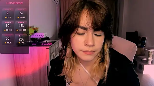 Snapshot of _selectrra chatting on February 2025 12:06:02 PM  selectrra online show from February 2025 12:06:02 PM