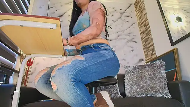 Sophie LittleS online show from April 2026 12:05:02 PM