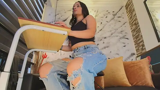 Sophie LittleS online show from April 2026 11:52:02 AM