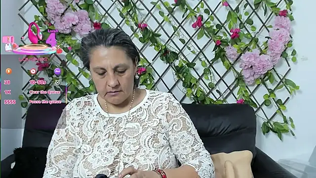 Snapshot of merlyna_goldens chatting on October 2025 11:15:02 PM merlyna goldens online show from October 2025 11:15:02 PM