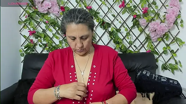 Snapshot of merlyna_goldens chatting on October 2025 11:45:02 PM merlyna goldens online show from October 2025 11:45:02 PM