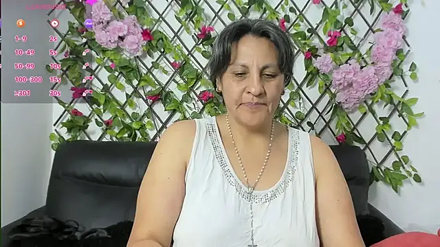 Snapshot of merlyna_goldens chatting on November 2025 11:27:02 PM merlyna goldens online show from November 2025 11:27:02 PM