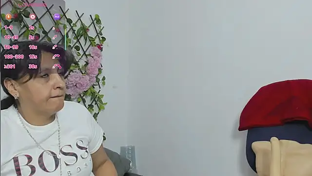 Snapshot of merlyna_goldens chatting on November 2025 11:25:01 PM merlyna goldens online show from November 2025 11:25:01 PM