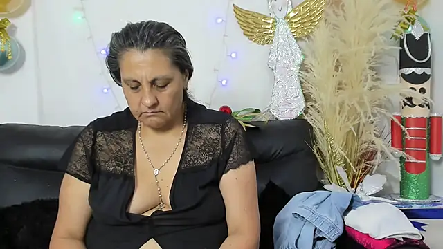 Snapshot of merlyna_goldens chatting on December 2025 11:20:02 PM merlyna goldens online show from December 2025 11:20:02 PM