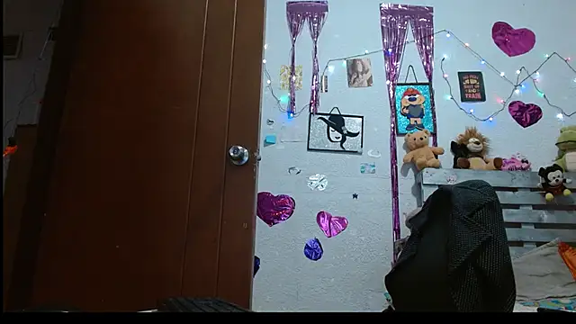 Snapshot of Saray_extrovert_ chatting on December 2024 10:55:01 AM Saray extrovert online show from December 2024 10:55:01 AM