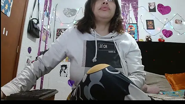 Snapshot of Saray_extrovert_ chatting on December 2024 11:32:02 AM Saray extrovert online show from December 2024 11:32:02 AM