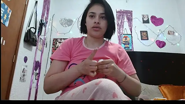 Snapshot of Saray_extrovert_ chatting on January 2025 11:56:02 AM Saray extrovert online show from January 2025 11:56:02 AM