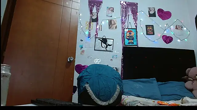 Snapshot of Saray_extrovert_ chatting on February 2025 09:43:02 AM Saray extrovert online show from February 2025 09:43:02 AM