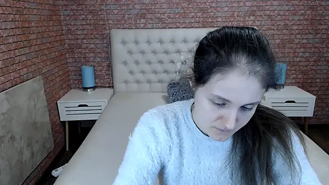 Holliy Cooper online show from March 2025 01:43:02 PM