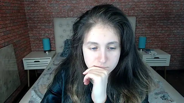 Holliy Cooper online show from September 2025 07:45:01 AM