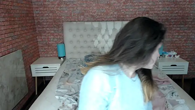 Holliy Cooper online show from October 2025 07:53:02 AM