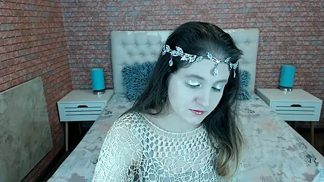 Holliy Cooper online show from November 2025 01:22:02 PM