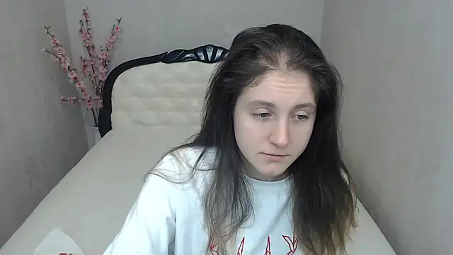 Holliy Cooper online show from December 2025 06:18:01 AM