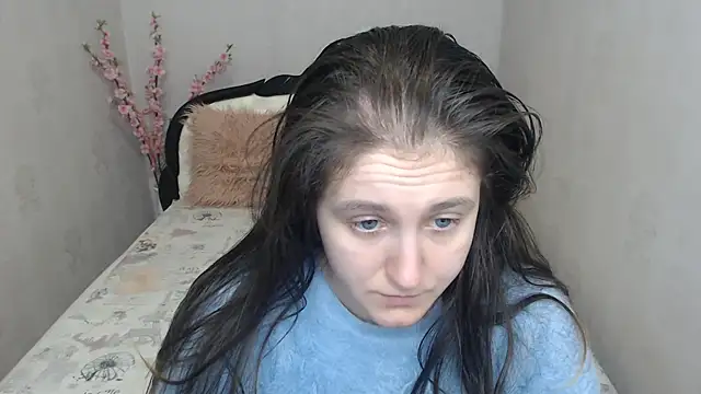 Holliy Cooper online show from April 2026 06:41:01 AM