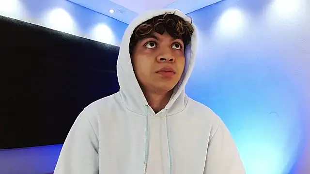 Snapshot of Lucaas_King chatting on December 2024 06:01:02 PM Lucaas King online show from December 2024 06:01:02 PM