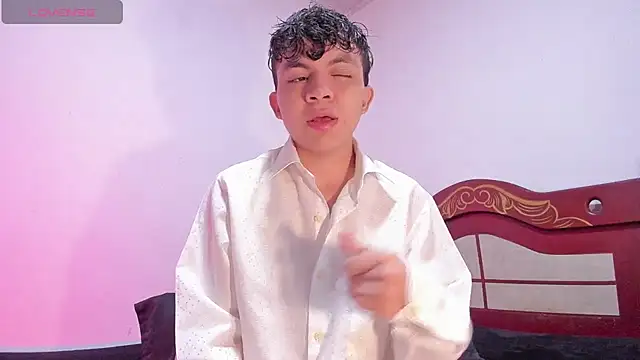 Snapshot of Lucaas_King chatting on February 2025 04:04:02 AM Lucaas King online show from February 2025 04:04:02 AM